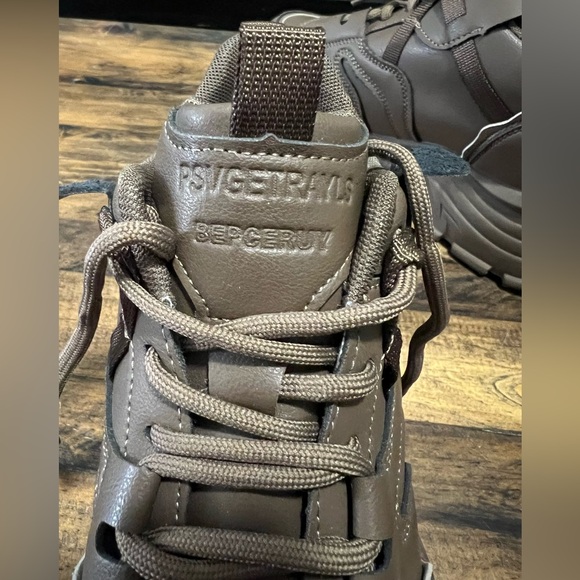 EUC- Worn Once- Thaletic Shoe- Size 40, fit my 7.5 with socks perfectly. No Box - Picture 5 of 9